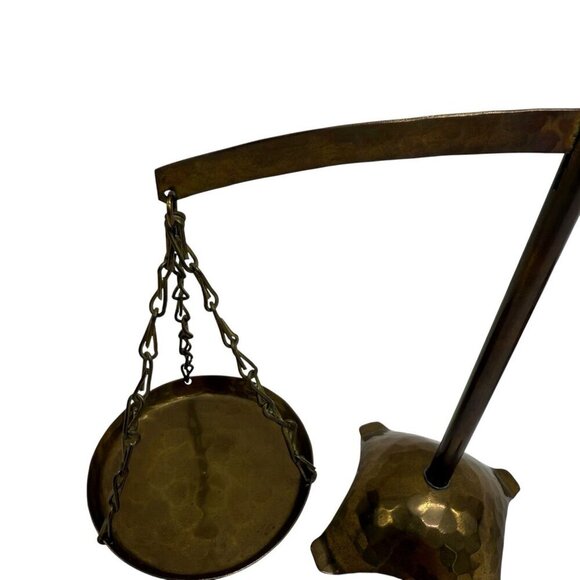 Vintage Hammered Brass Balance Decorative Scale Balance - Picture 5 of 10